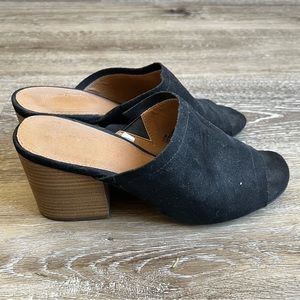 Universal Thread Women's Norelle Microsuede
Stacked Heeled Mules Black Size 7.5